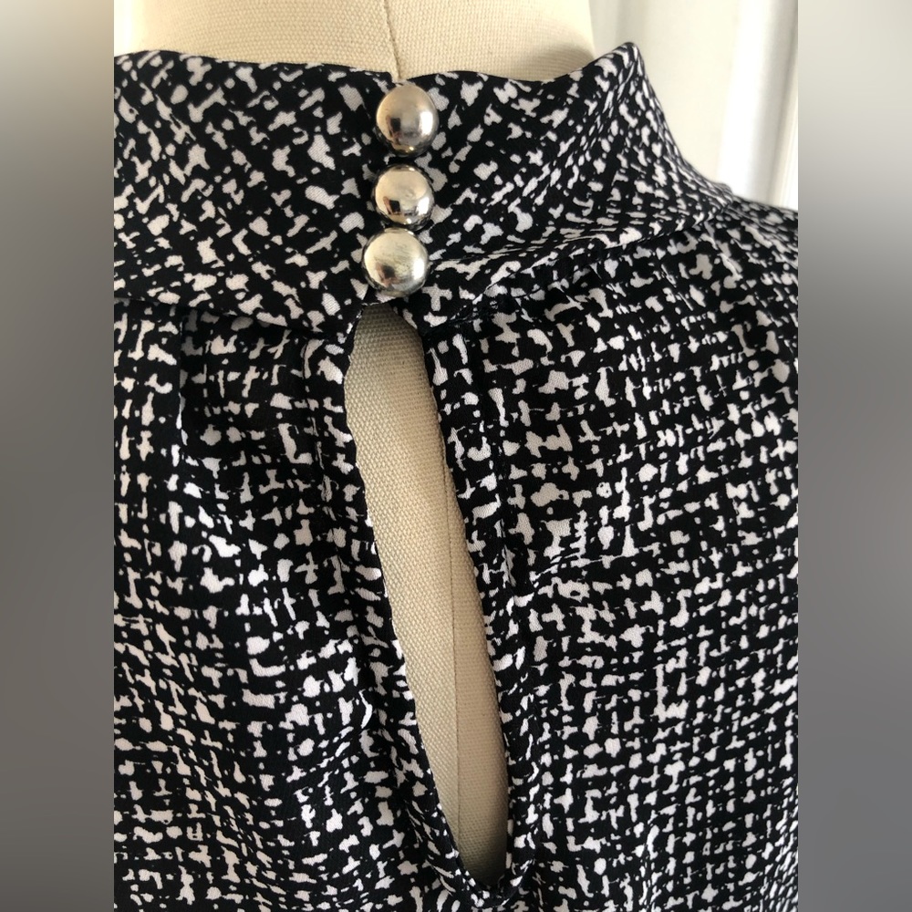 WhiteHouseBlackmarket short sleeve top. - Picture 8 of 14